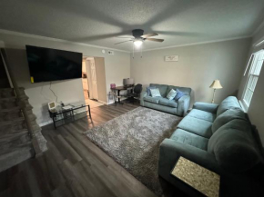 2bed 3bath private and close to everything !